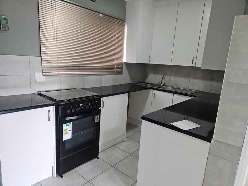 2 Bedroom Apartment for Sale - Photo 3