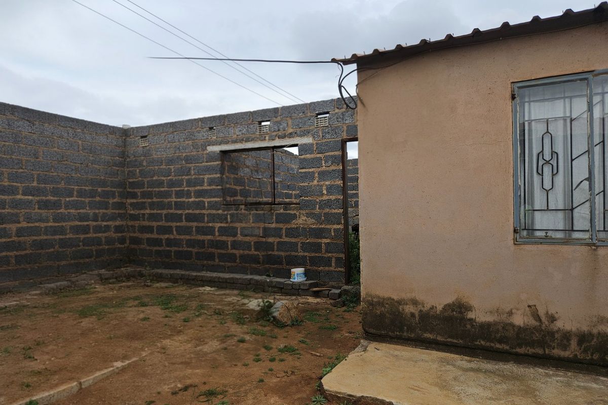 2 BEDROOM HOUSE FOR SALE - Photo 2