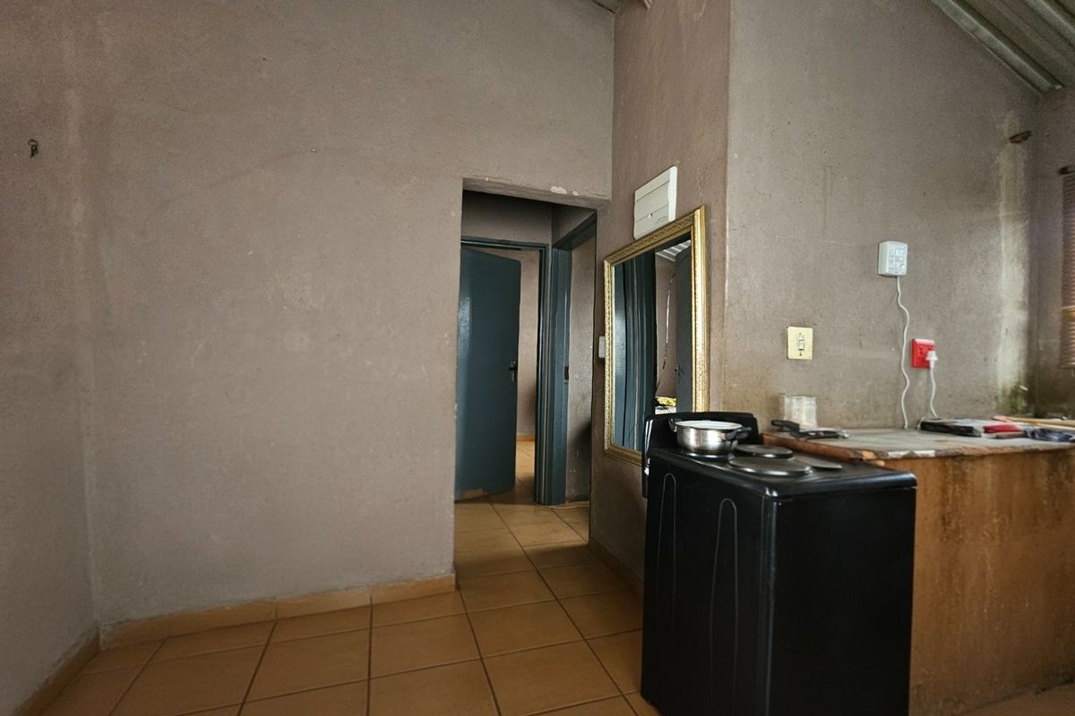 2 BEDROOM HOUSE FOR SALE - Photo 4