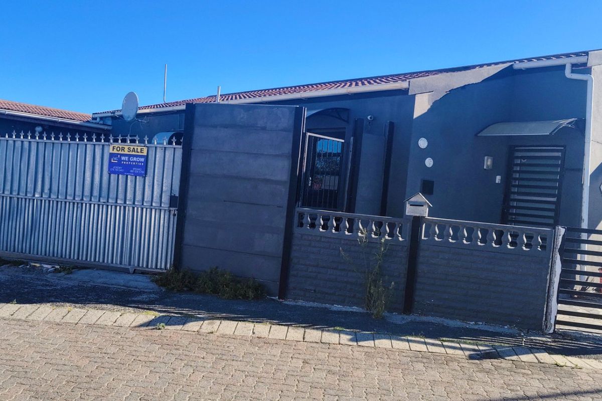 Free Standing, Corner Plot 4Bedroom House In Strandfontein  - Photo 3