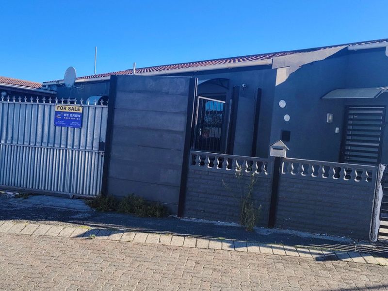 Free Standing, Corner Plot 4Bedroom House In Strandfontein  - Photo 3