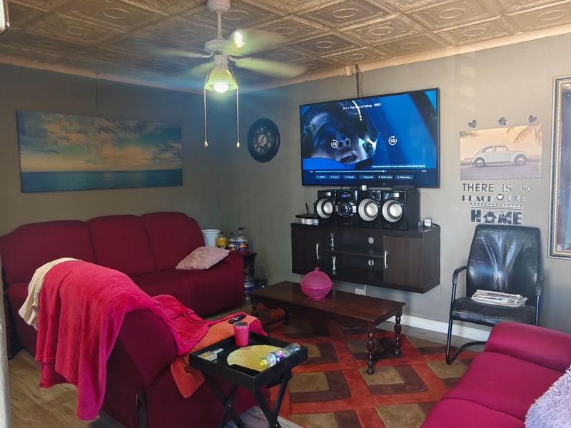 Free Standing, Corner Plot 4Bedroom House In Strandfontein  - Photo 7