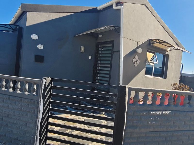 Free Standing, Corner Plot 4Bedroom House In Strandfontein  - Photo 6