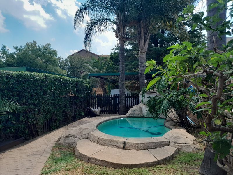 3 Bedroom Cluster For Sale in Edendale - Photo 2