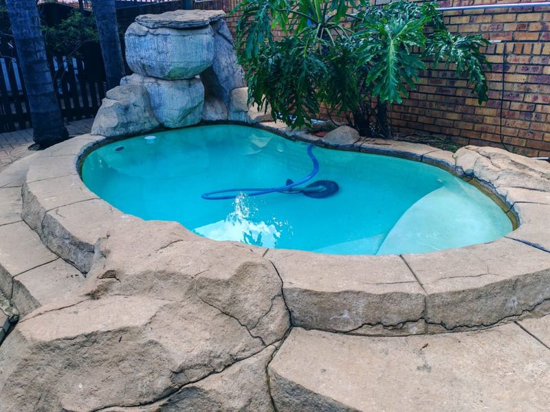 3 Bedroom Cluster For Sale in Edendale - Photo 2