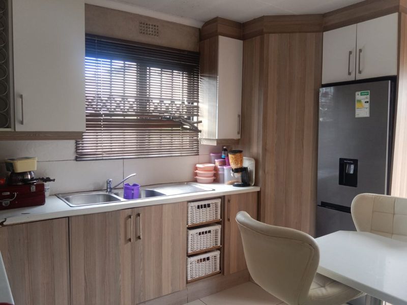 3 bedroom house for sale in Mthatha - Photo 6