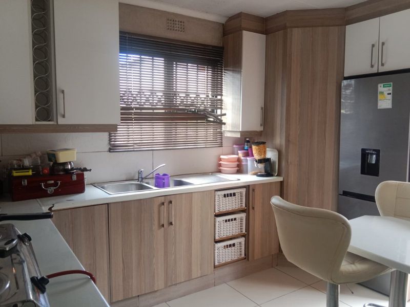 3 bedroom house for sale in Mthatha - Photo 5