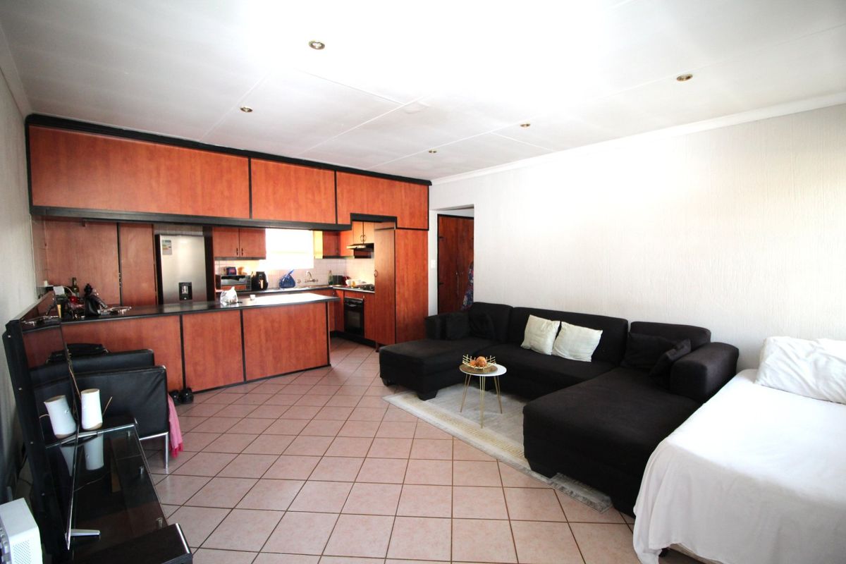 First Floor 3-Bedroom Apartment – For Sale - Photo 4