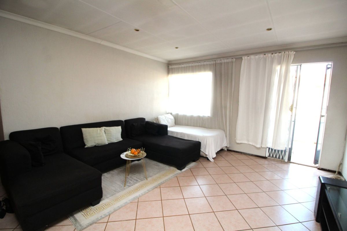 First Floor 3-Bedroom Apartment – For Sale - Photo 2