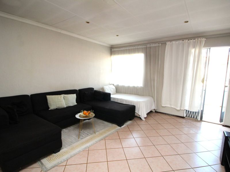 First Floor 3-Bedroom Apartment – For Sale - Photo 2