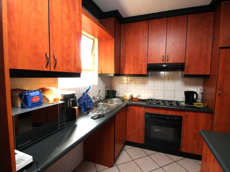 First Floor 3-Bedroom Apartment – For Sale - Photo 6