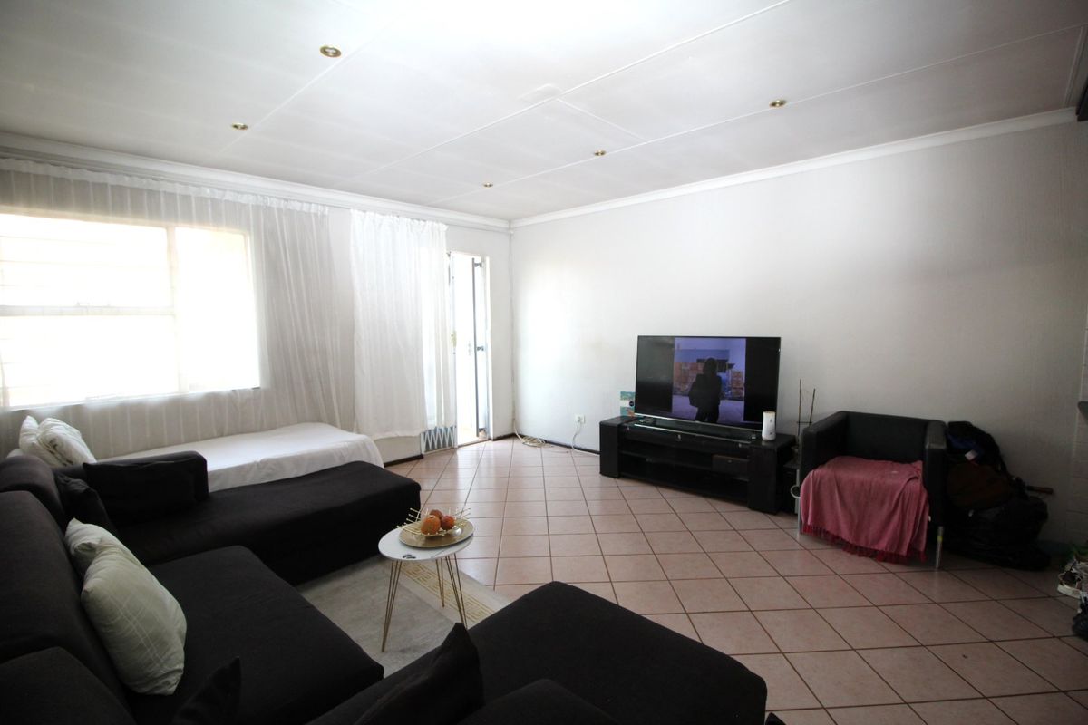 First Floor 3-Bedroom Apartment – For Sale - Photo 5