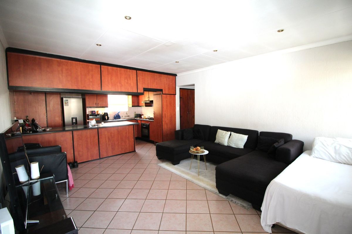 First Floor 3-Bedroom Apartment – For Sale - Photo 3