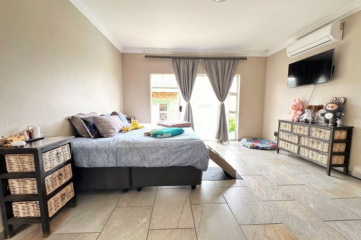 VERY SPACIOUS  & NEAT HOUSE AWAITING FOR YOU ! ! ! - Photo 4