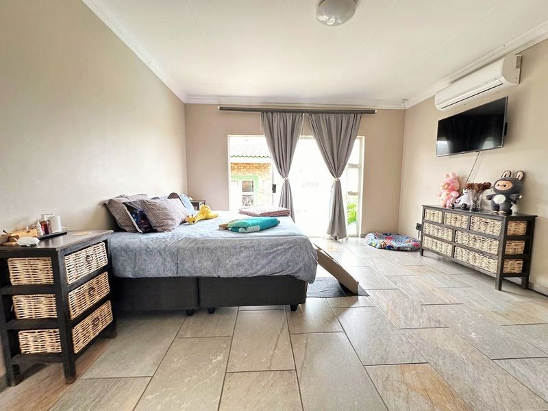 VERY SPACIOUS  & NEAT HOUSE AWAITING FOR YOU ! ! ! - Photo 4