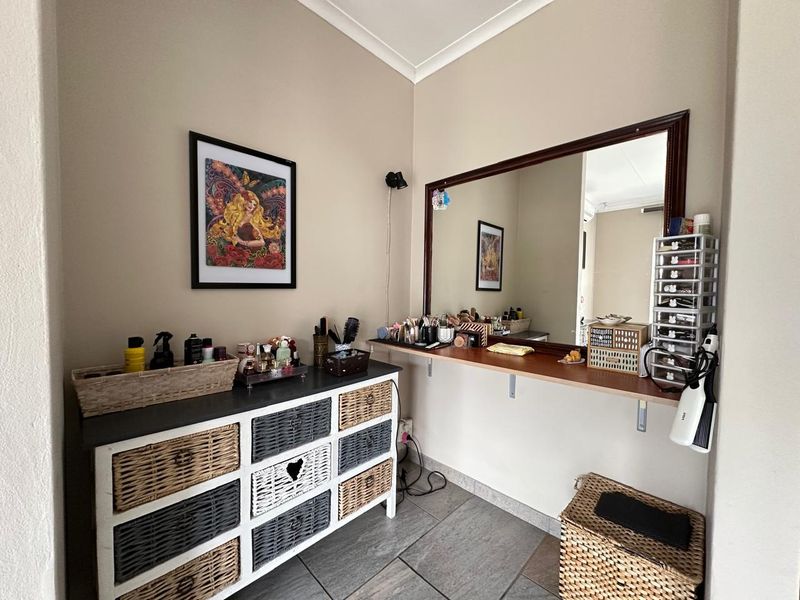 VERY SPACIOUS  & NEAT HOUSE AWAITING FOR YOU ! ! ! - Photo 8