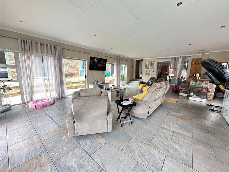 VERY SPACIOUS  & NEAT HOUSE AWAITING FOR YOU ! ! ! - Photo 6