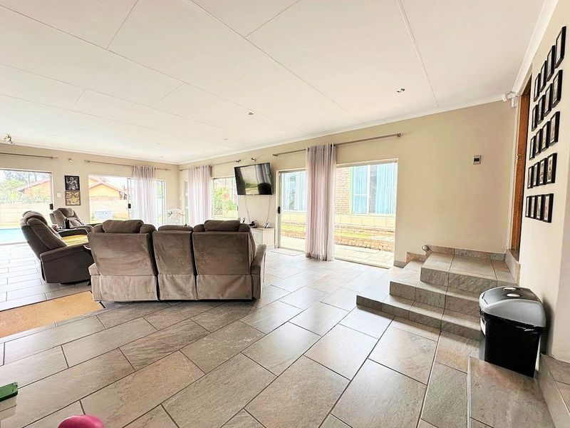 VERY SPACIOUS  & NEAT HOUSE AWAITING FOR YOU ! ! ! - Photo 2