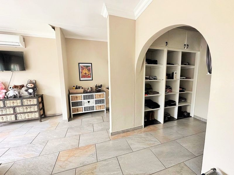 VERY SPACIOUS  & NEAT HOUSE AWAITING FOR YOU ! ! ! - Photo 7