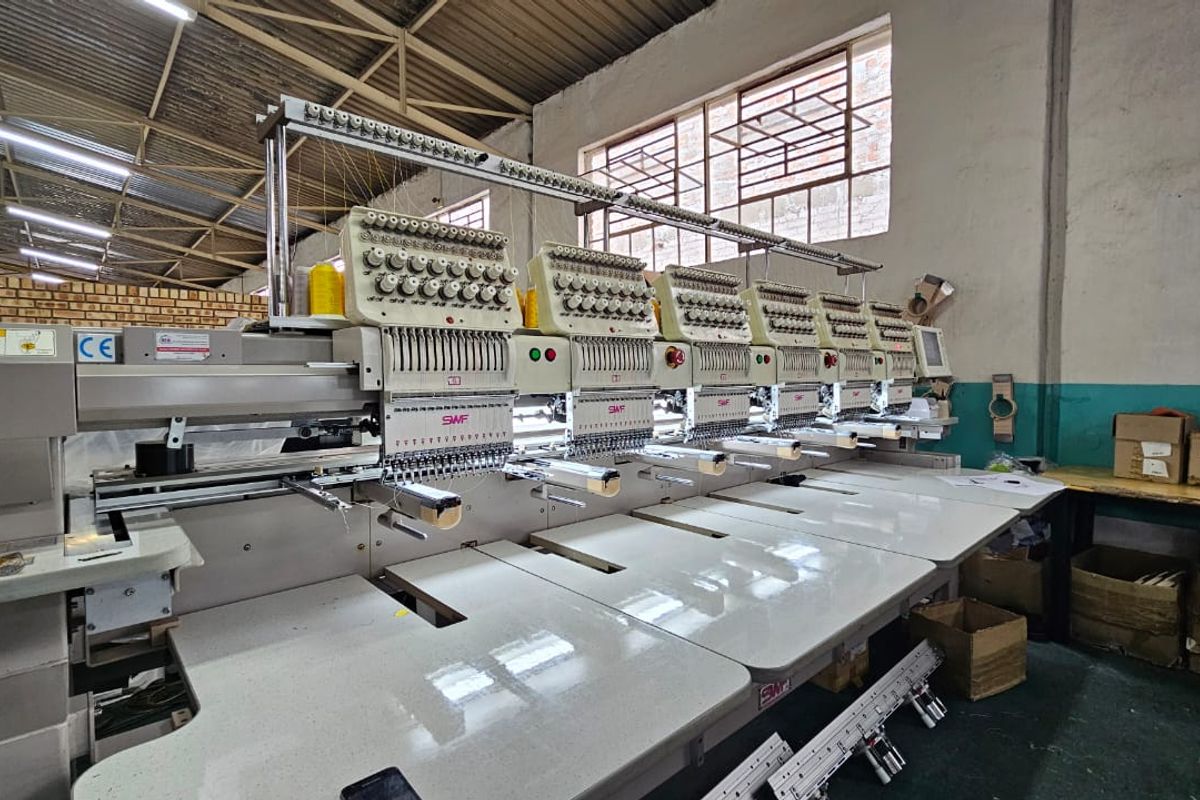 Established embroidery and printing factory. - Photo 5
