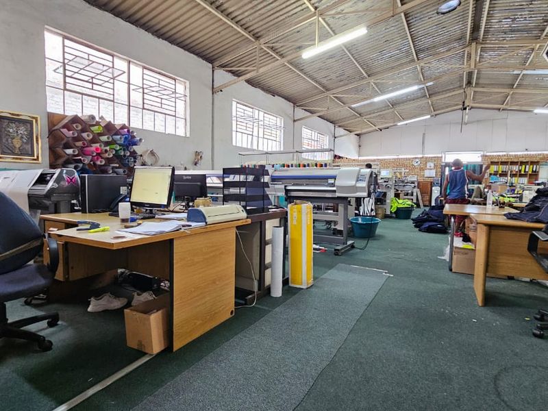 Established embroidery and printing factory. - Photo 10