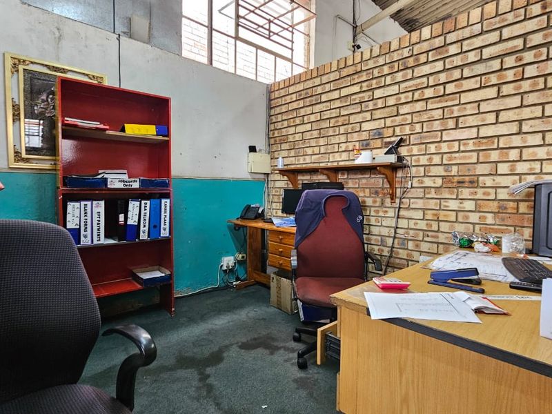 Established embroidery and printing factory. - Photo 9