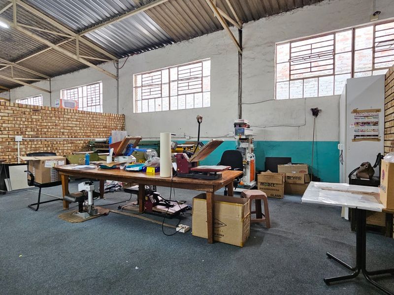 Established embroidery and printing factory. - Photo 7