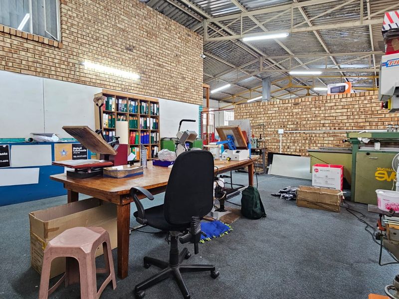 Established embroidery and printing factory. - Photo 6