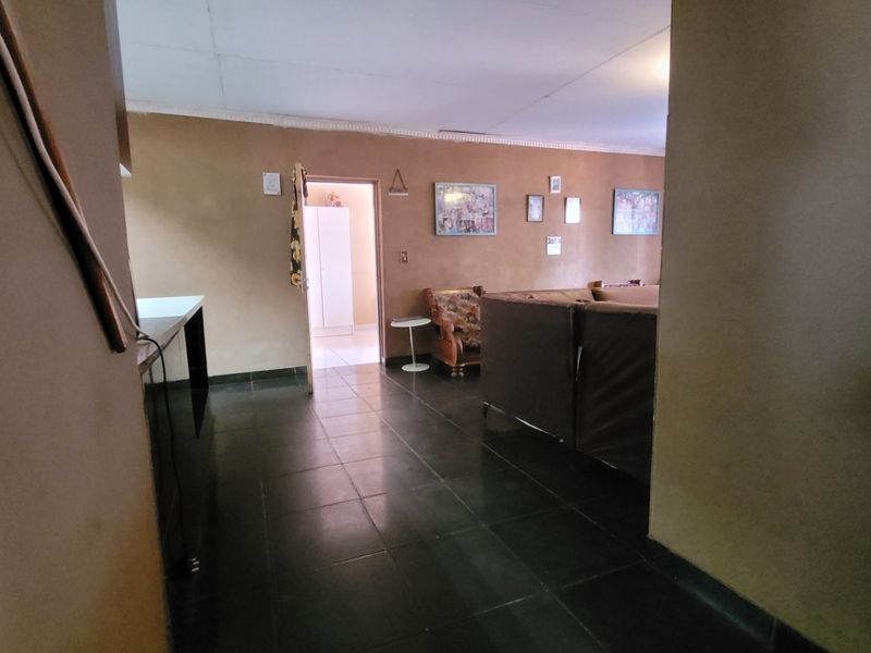 Charming 2.6ha Farm with Two Homes & Pool in Meyerton. - Photo 9