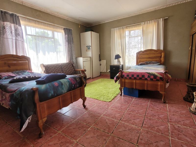 Charming 2.6ha Farm with Two Homes & Pool in Meyerton. - Photo 7