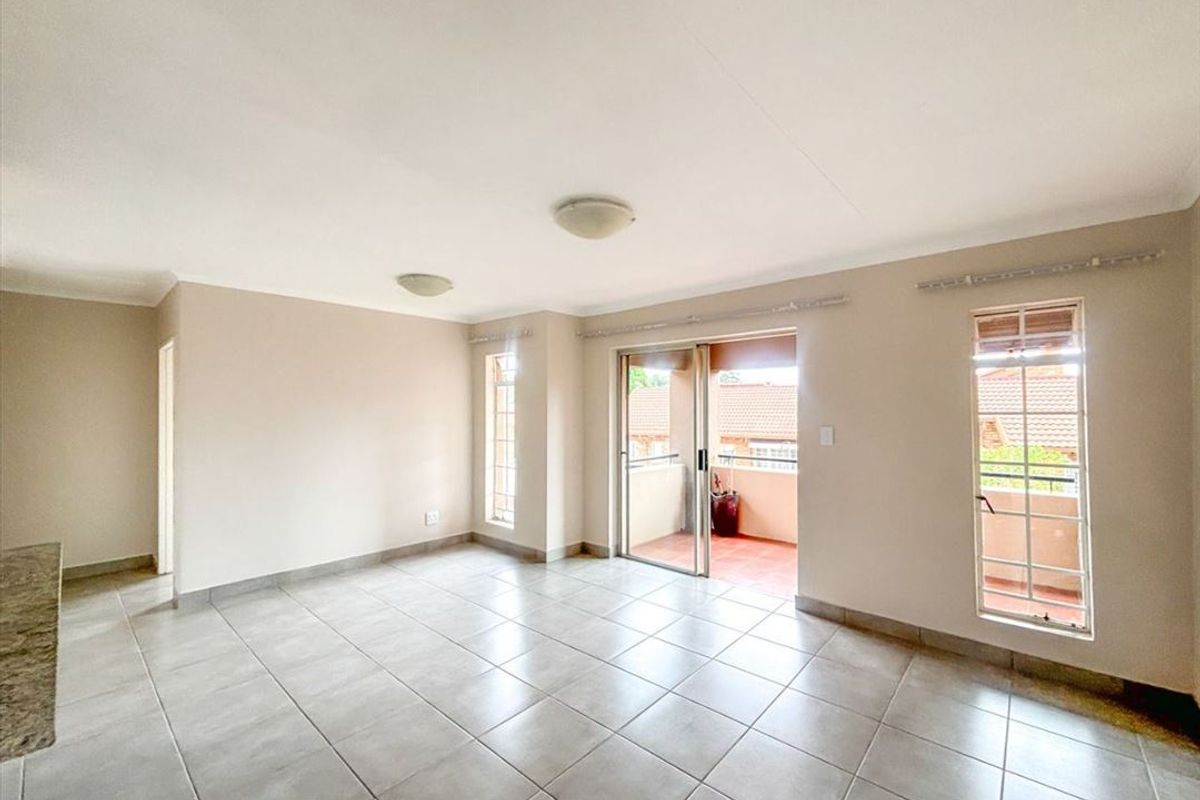 Cozy Home with Pool and Practical Layout - Photo 2