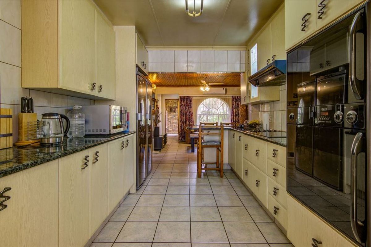 Spacious Family Home with Granny Flat - Photo 3