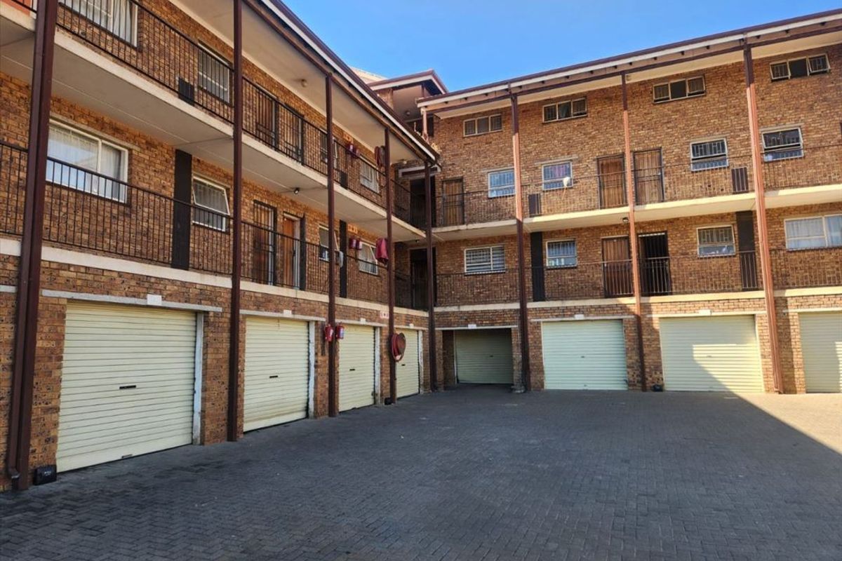 Compact and Comfortable Starter Home - Photo 3