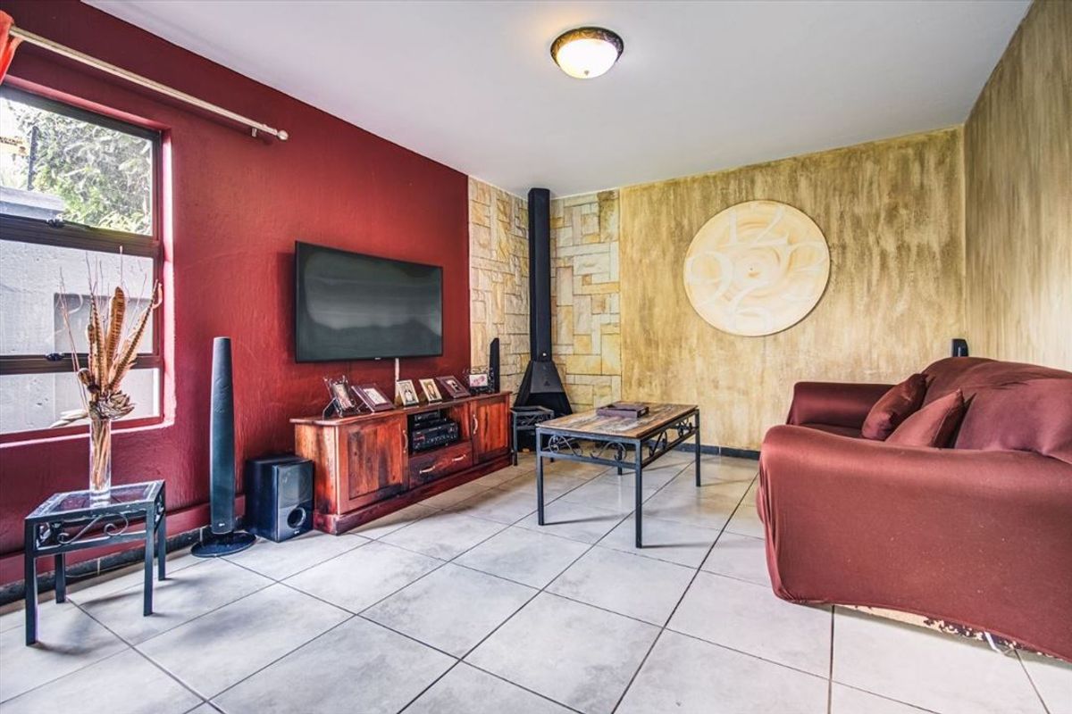 Spacious Family Home with Study and Modern Conveniences - Photo 2