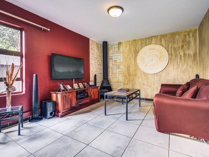 Spacious Family Home with Study and Modern Conveniences - Photo 2