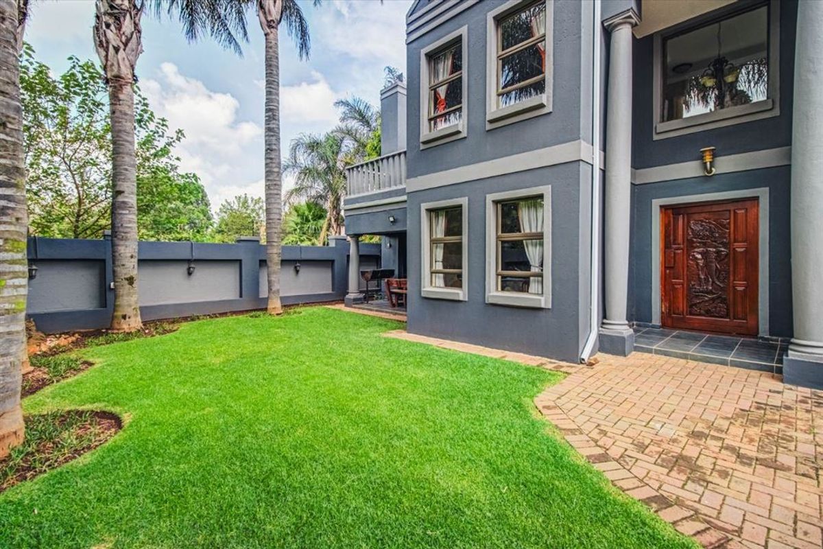 Spacious Family Home with Study and Modern Conveniences - Photo 3