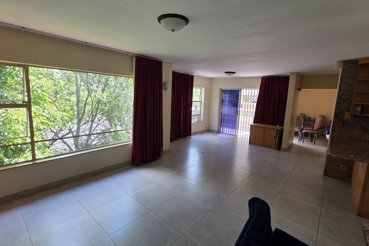 Modern Three-Storey Townhouse in Wonderboom - Photo 4