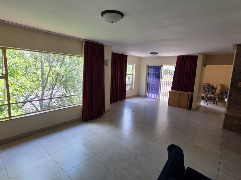 Modern Three-Storey Townhouse in Wonderboom - Photo 4