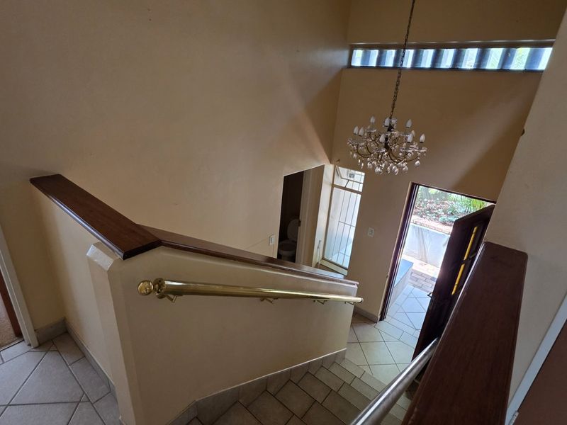 Modern Three-Storey Townhouse in Wonderboom - Photo 8