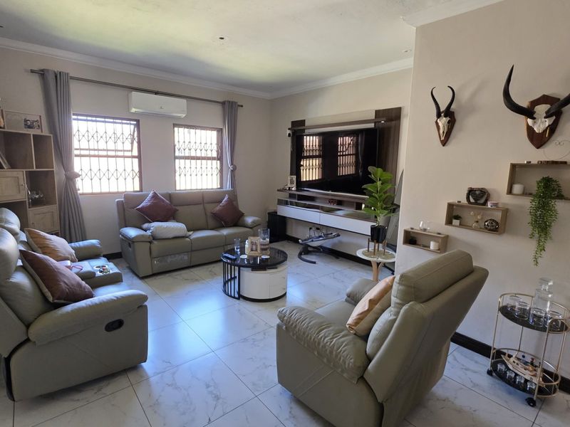 Modern Townhouse with Solar Backup - Photo 7