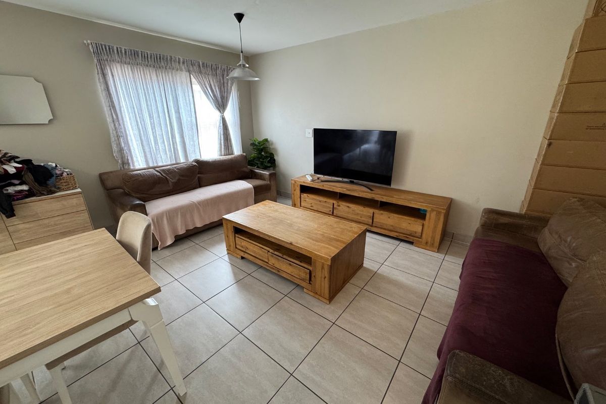 Spacious Family Home with Double Garage - Photo 4