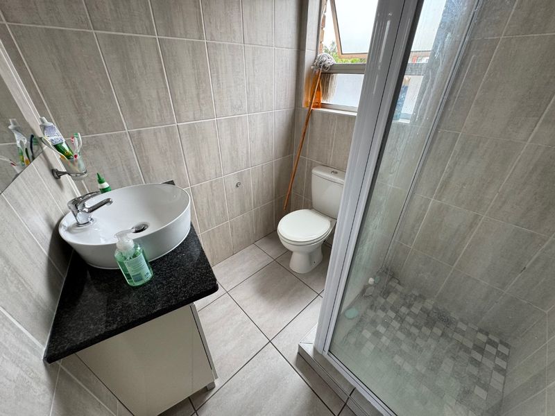 Spacious Family Home with Double Garage - Photo 9