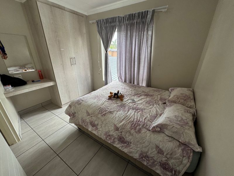 Spacious Family Home with Double Garage - Photo 6