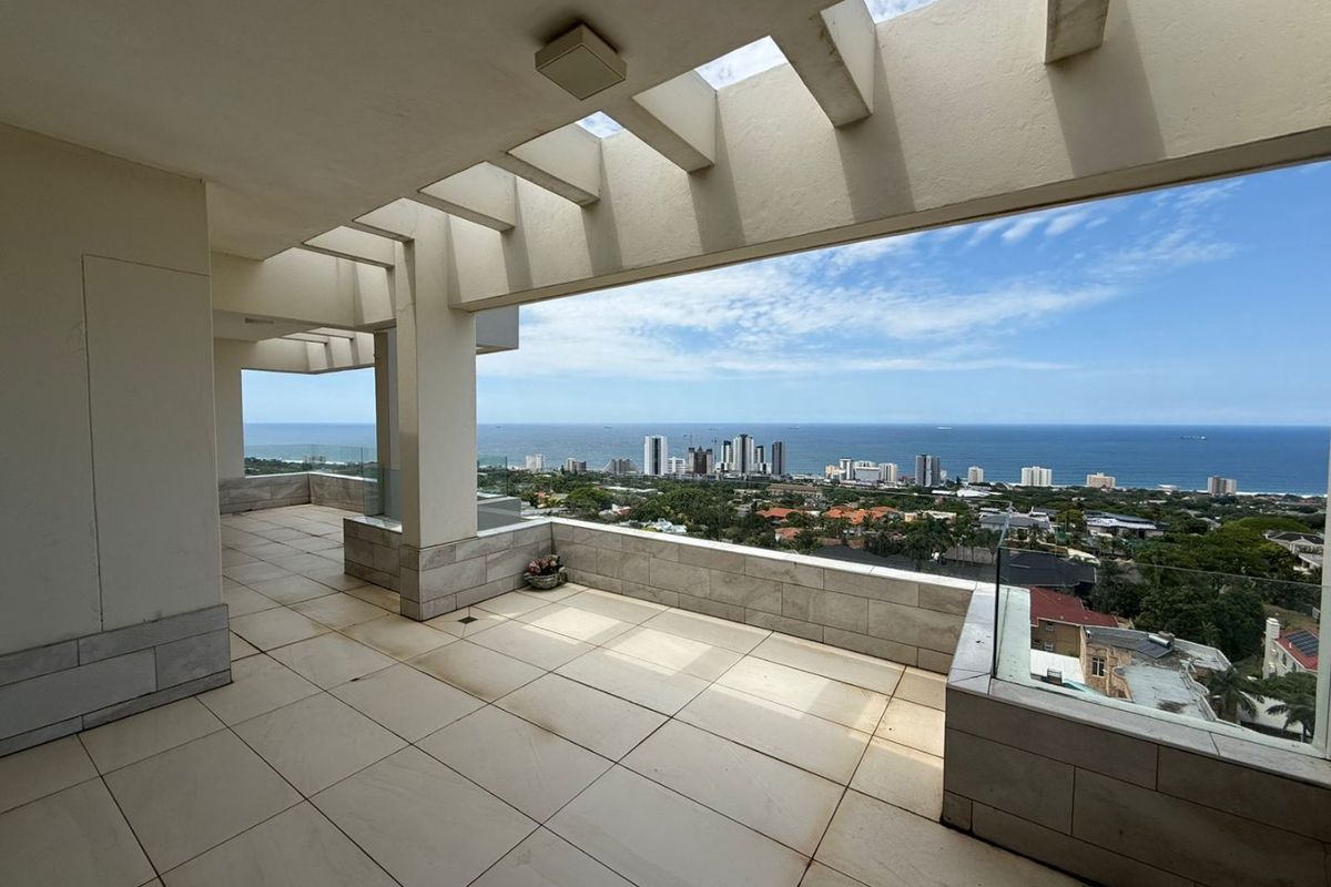 For Sale in Umhlanga, 3 Bedroom Penthouse with Teen pad.. - Photo 2