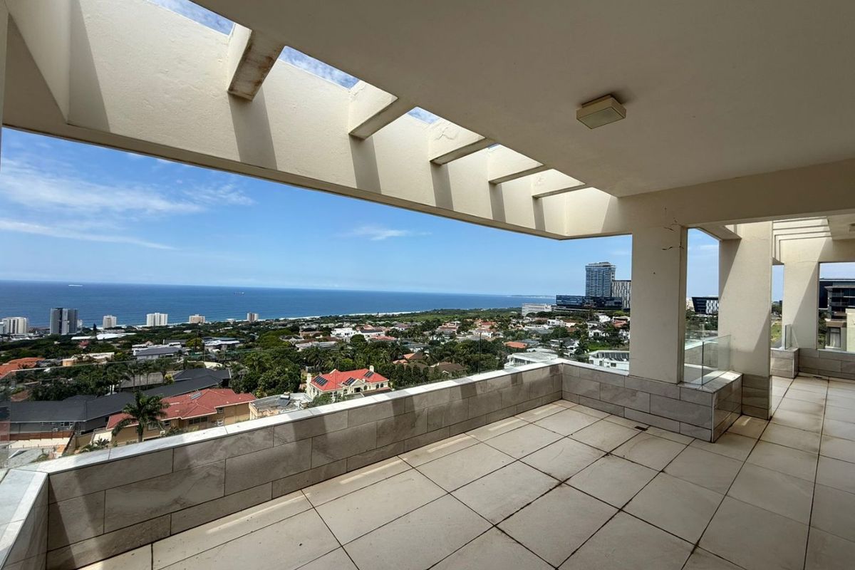 For Sale in Umhlanga, 3 Bedroom Penthouse with Teen pad.. - Photo 3