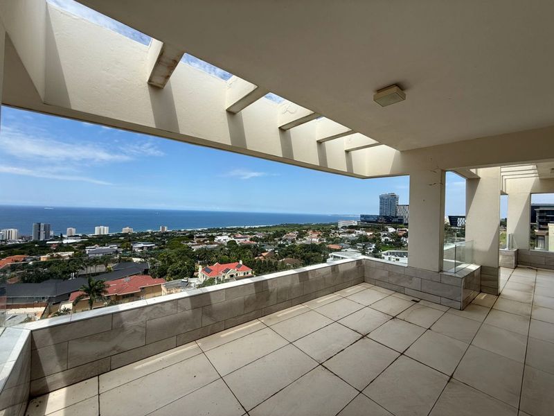 For Sale in Umhlanga, 3 Bedroom Penthouse with Teen pad.. - Photo 3