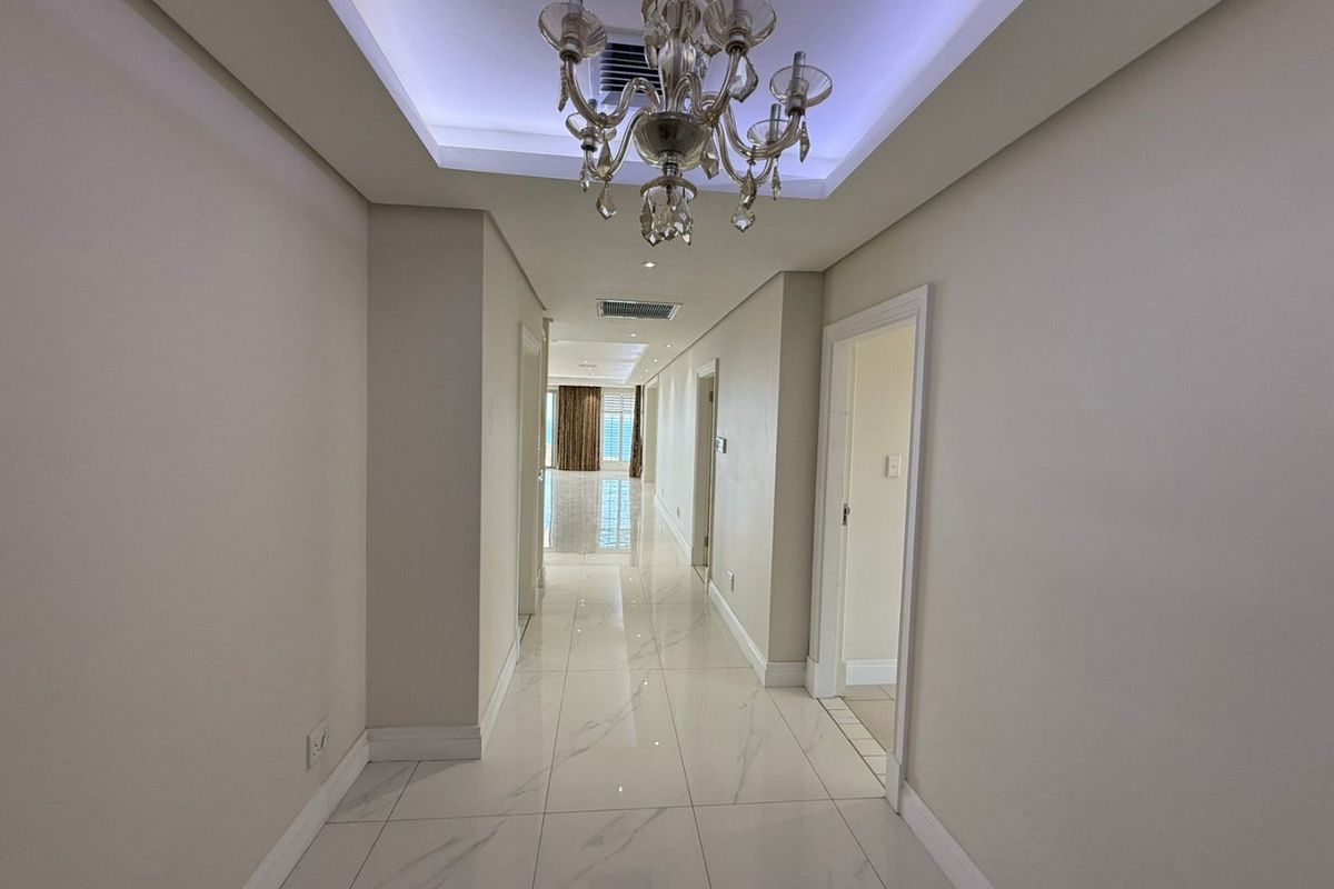 For Sale in Umhlanga, 3 Bedroom Penthouse with Teen pad.. - Photo 4