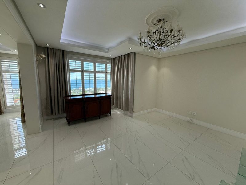 For Sale in Umhlanga, 3 Bedroom Penthouse with Teen pad.. - Photo 8