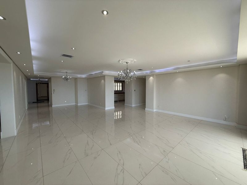 For Sale in Umhlanga, 3 Bedroom Penthouse with Teen pad.. - Photo 7
