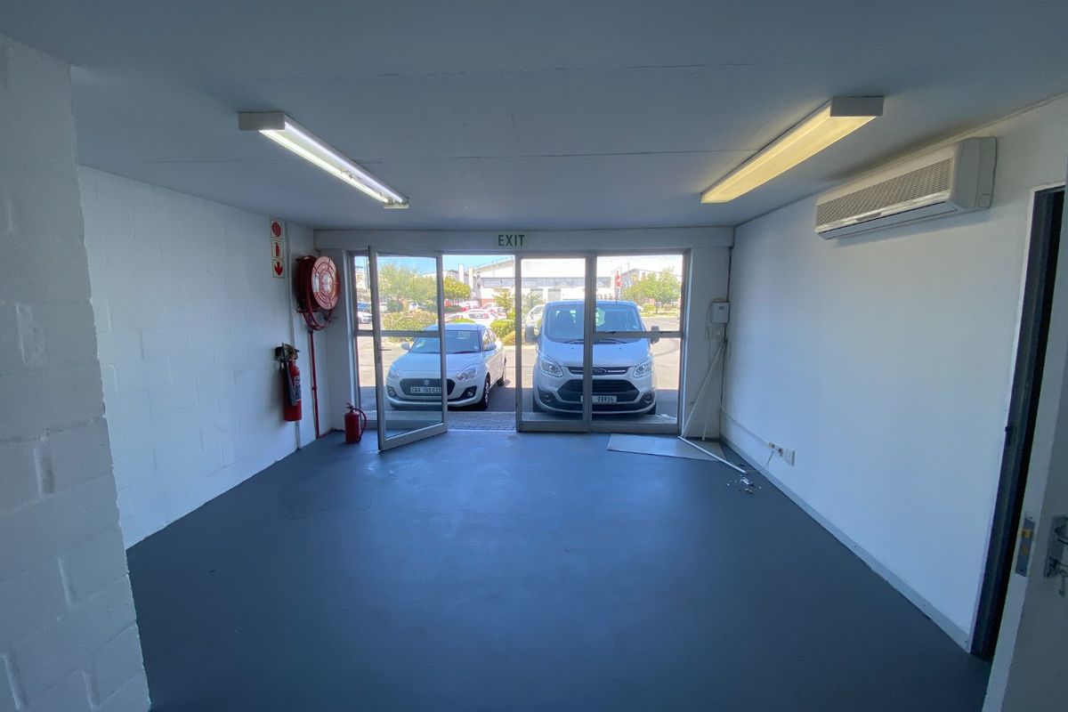 375m2 Industrial Space to Let  - Photo 2